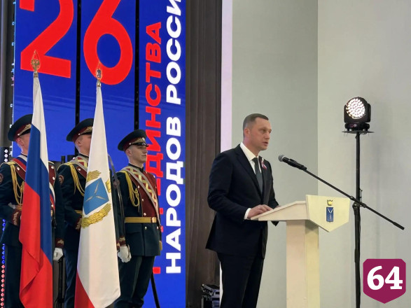В саратовском правительстве перед Днем России исполнили патриотические песни